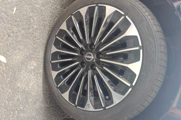 Used Nissan N7 2025 625 Max Right Front Wheel Hub
