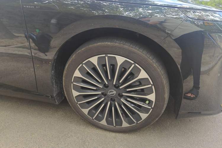 Used Nissan N7 2025 510 Pro Right Front Wheel Hub
