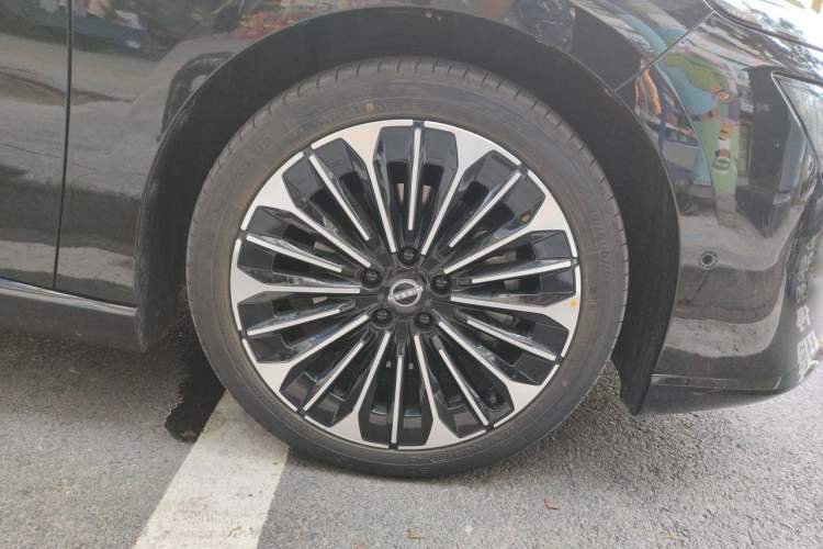 Used Nissan N7 2025 625 Max Right Front Wheel Hub