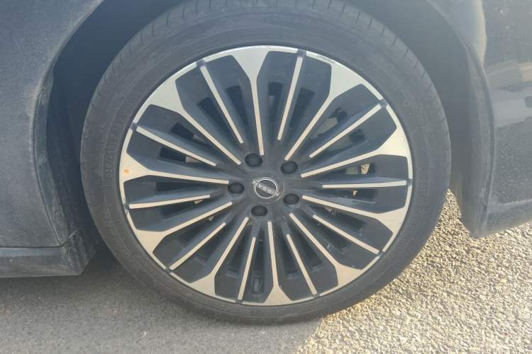 Used Nissan N7 2025 625 Pro Right Front Wheel Hub