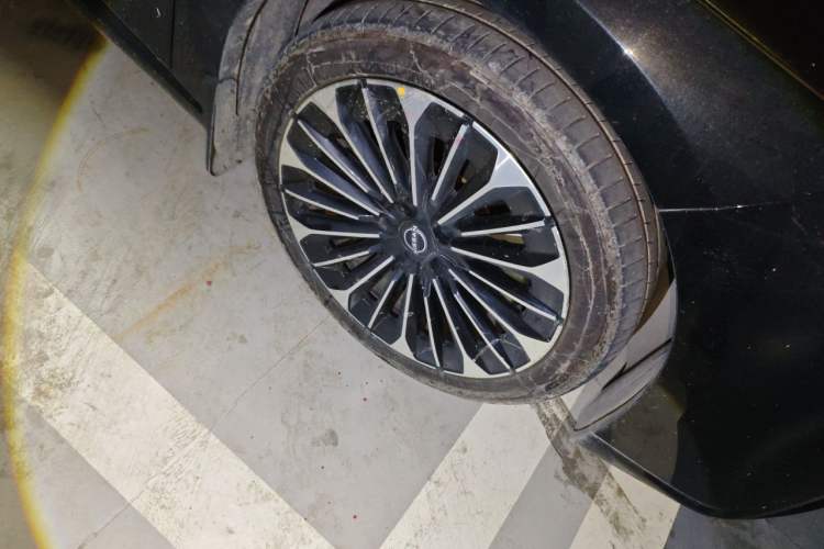 Used Nissan N7 2025 510 Pro Right Front Wheel Hub
