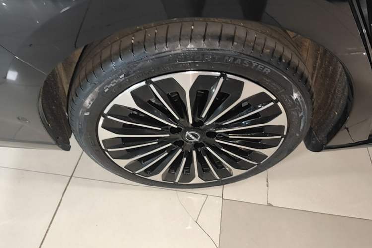 Used Nissan N7 2025 625 Max Right Rear Wheel Hub