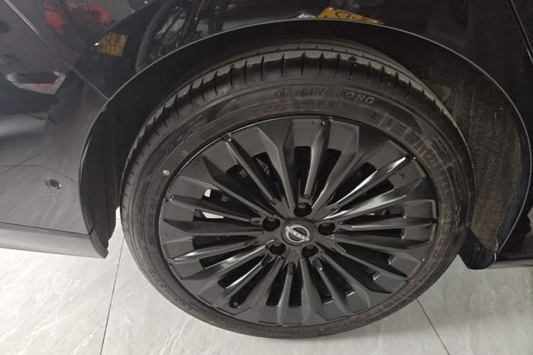 Used Nissan N7 2025 510 Max Right Rear Wheel Hub