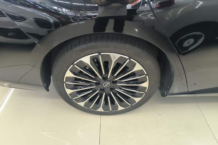 Used Nissan N7 2025 625 Max Right Rear Wheel Hub