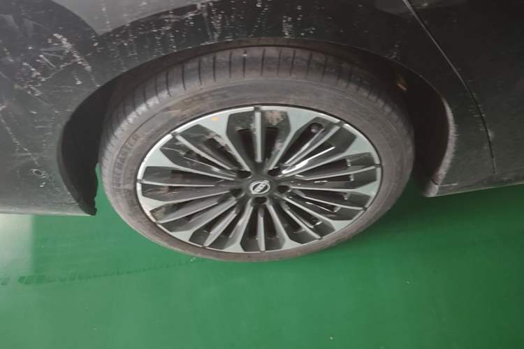 Used Nissan N7 2025 510 Max Right Rear Wheel Hub