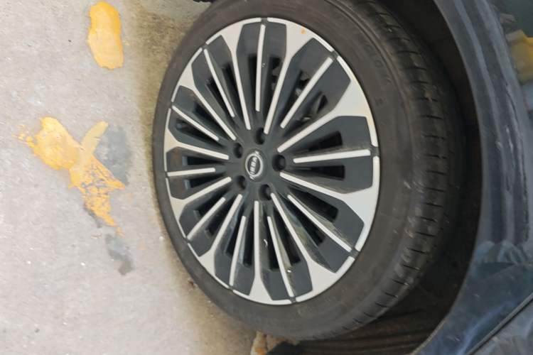 Used Nissan N7 2025 625 Max Right Rear Wheel Hub