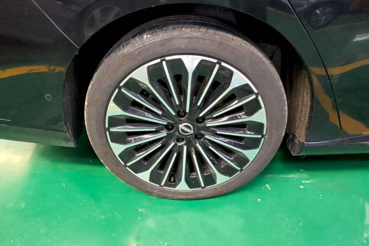 Used Nissan N7 2025 510 Max Right Rear Wheel Hub