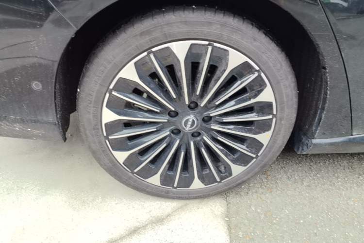 Used Nissan N7 2025 625 Max Right Rear Wheel Hub