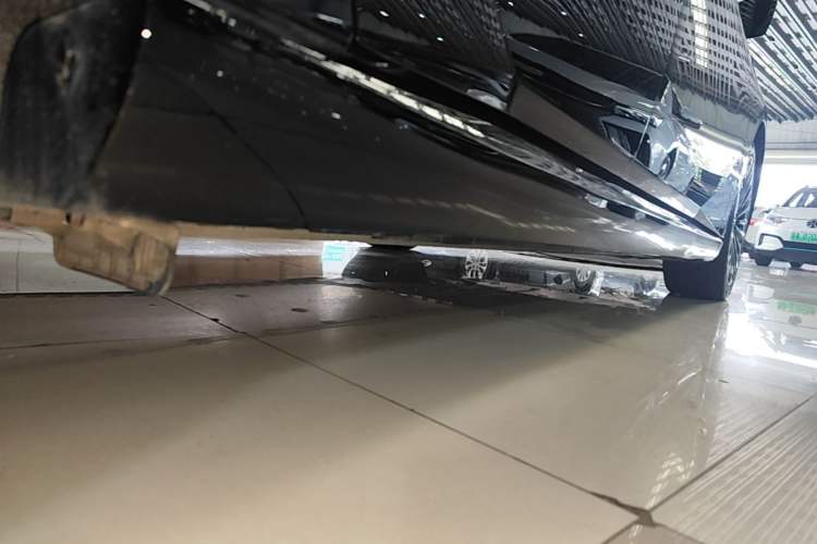Used Nissan N7 2025 625 Max Right Side Sill