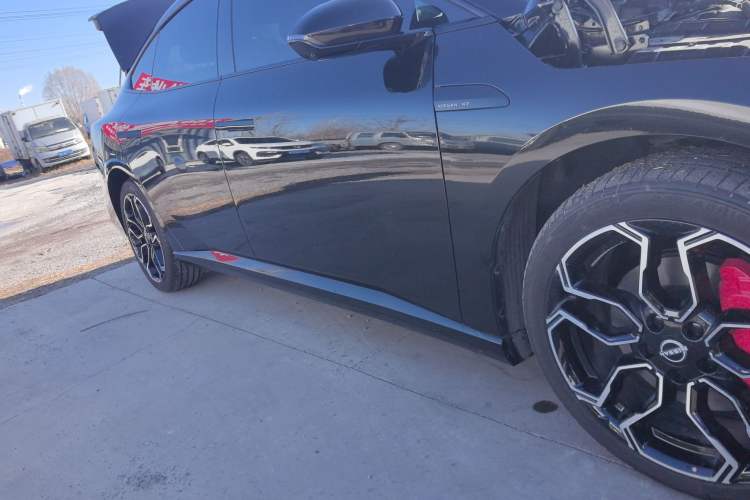 Used Nissan N7 2025 510 Max Right Side Sill