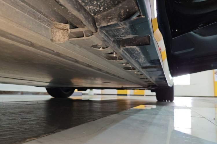 Used Nissan N7 2025 625 Max Right Side Sill