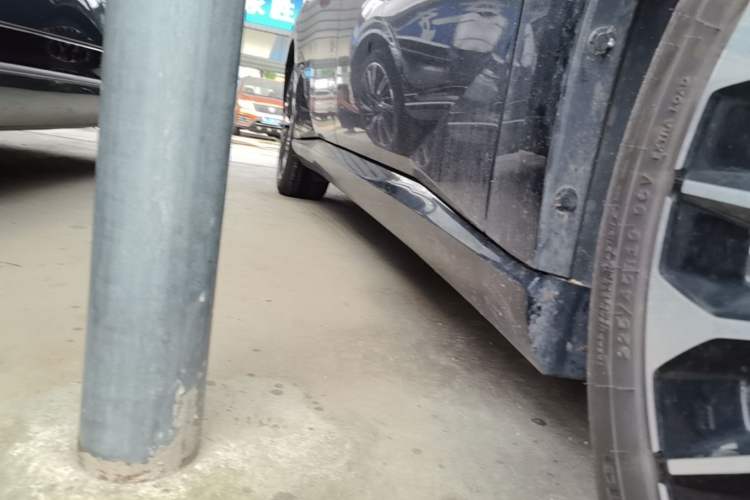 Used Nissan N7 2025 625 Max Right Side Sill