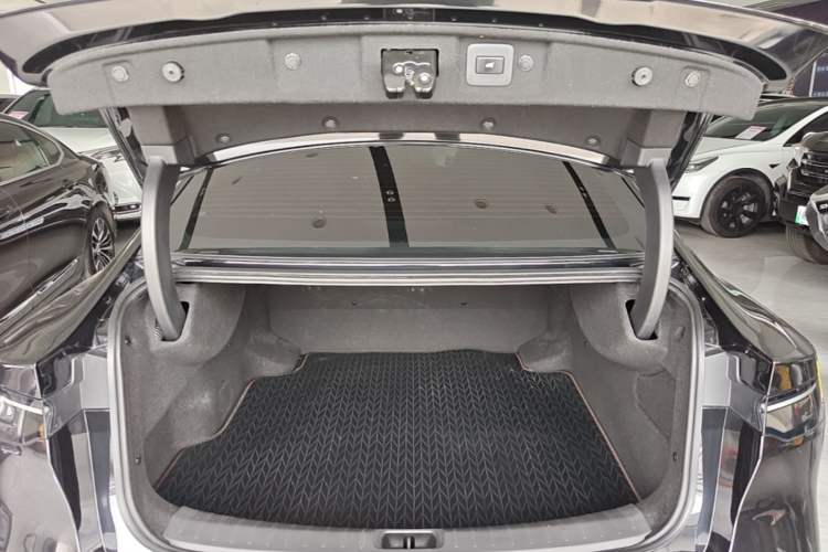 Used Nissan N7 2025 510 Max Trunk