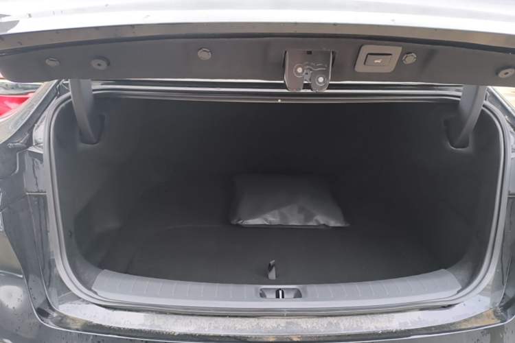 Used Nissan N7 2025 625 Pro Trunk