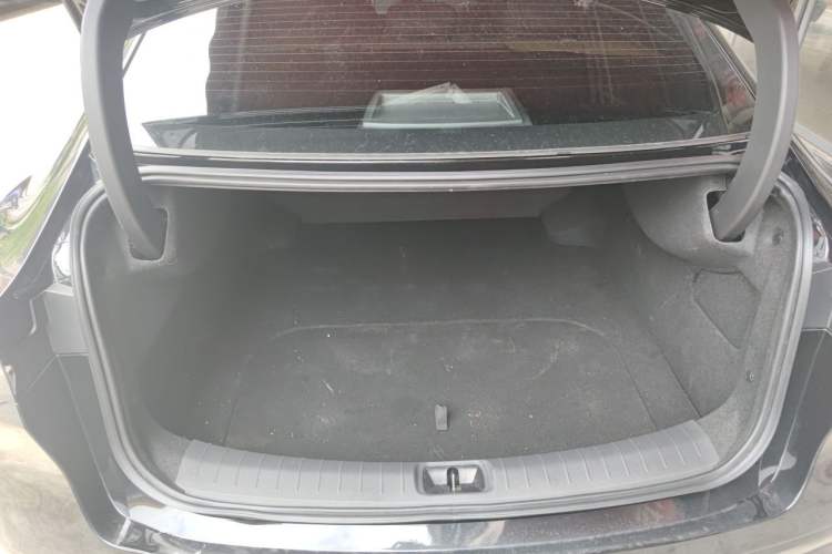 Used Nissan N7 2025 625 Max Trunk