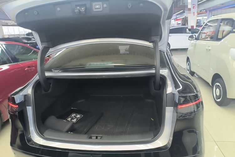Used Nissan N7 2025 625 Max Trunk