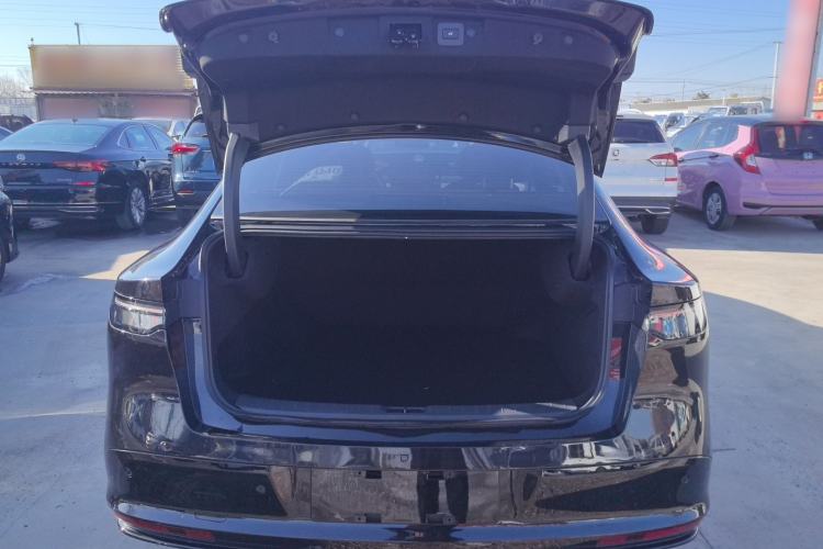 Used Nissan N7 2025 510 Max Trunk