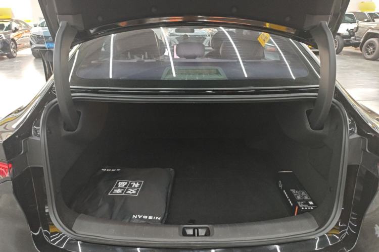 Used Nissan N7 2025 510 Max Trunk