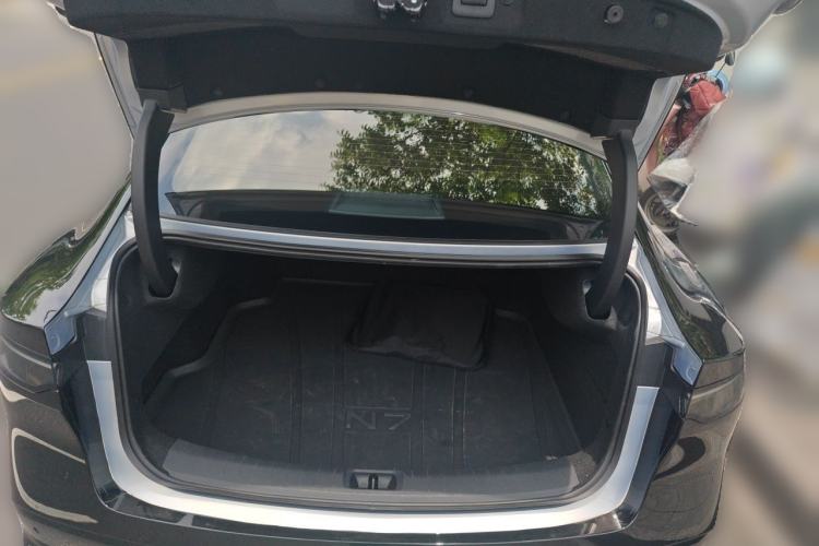 Used Nissan N7 2025 625 Max Trunk