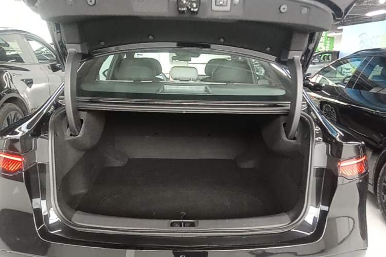 Used Nissan N7 2025 510 Pro Trunk