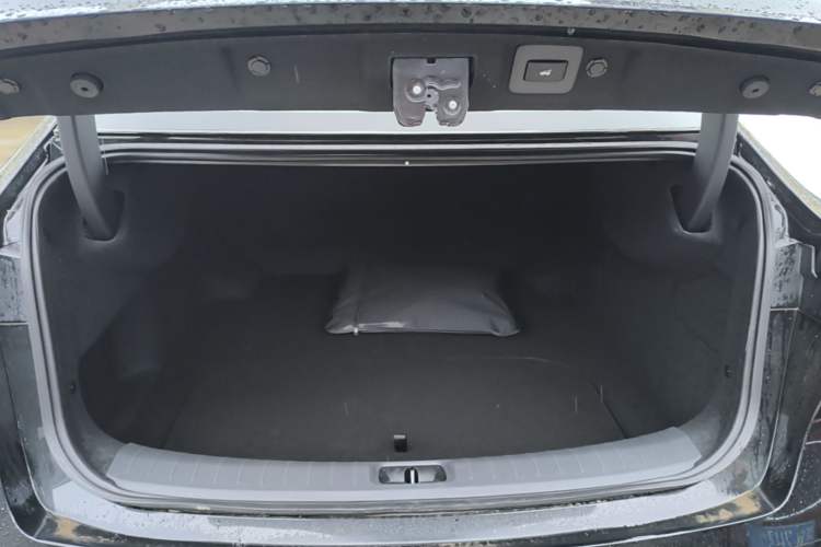 Used Nissan N7 2025 510 Pro Trunk