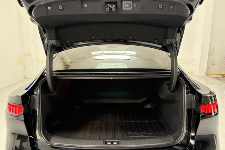 Used Nissan N7 2025 625 Max Trunk