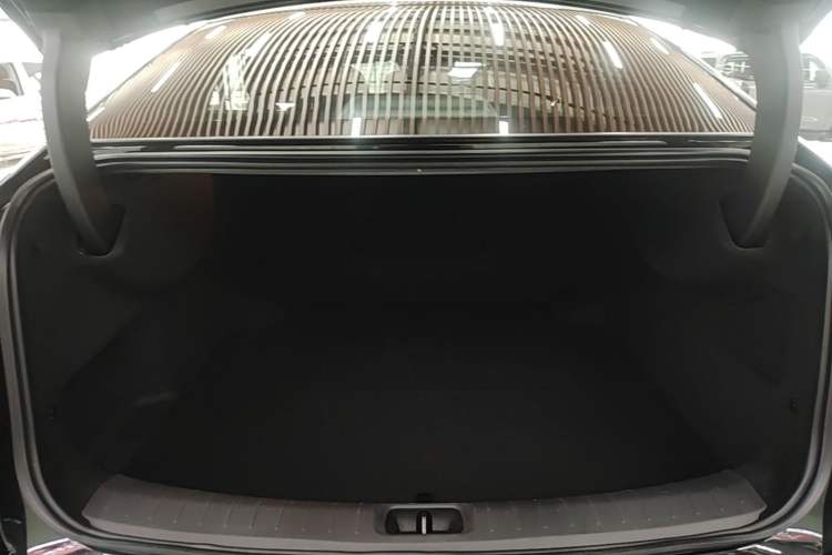 Used Nissan N7 2025 625 Pro Trunk