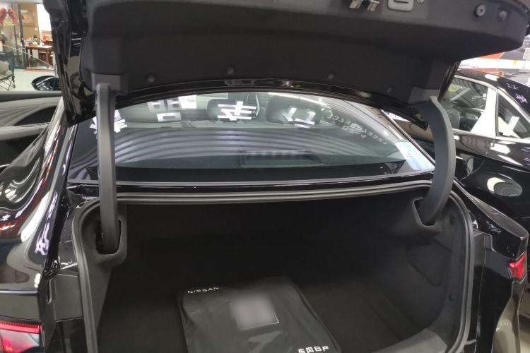Used Nissan N7 2025 510 Max Trunk