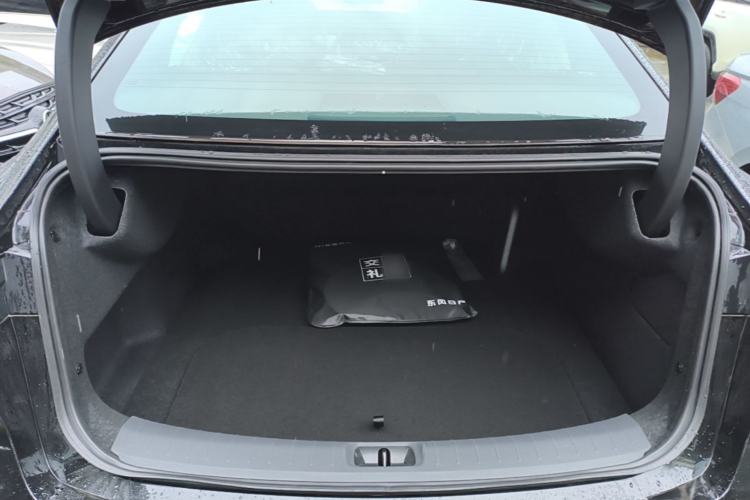 Used Nissan N7 2025 625 Pro Trunk