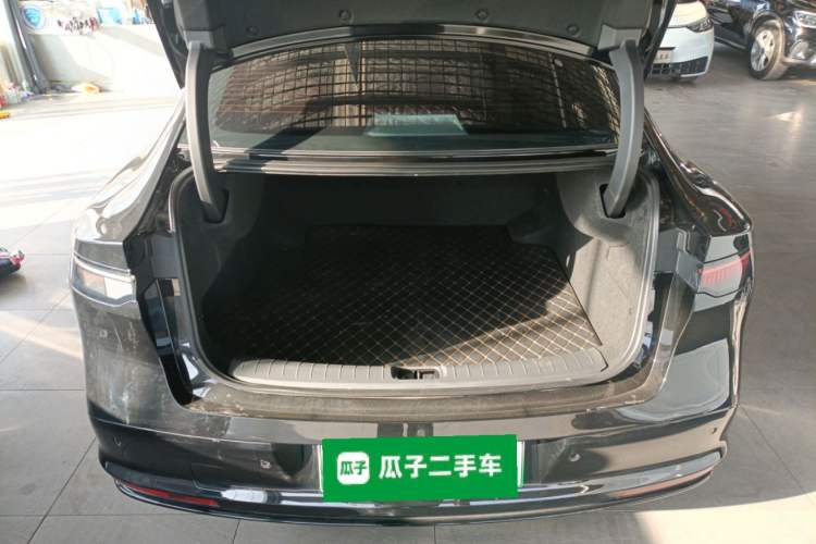 Used Nissan N7 2025 510 Max Trunk