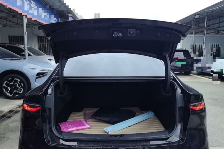 Used Nissan N7 2025 625 Max Trunk