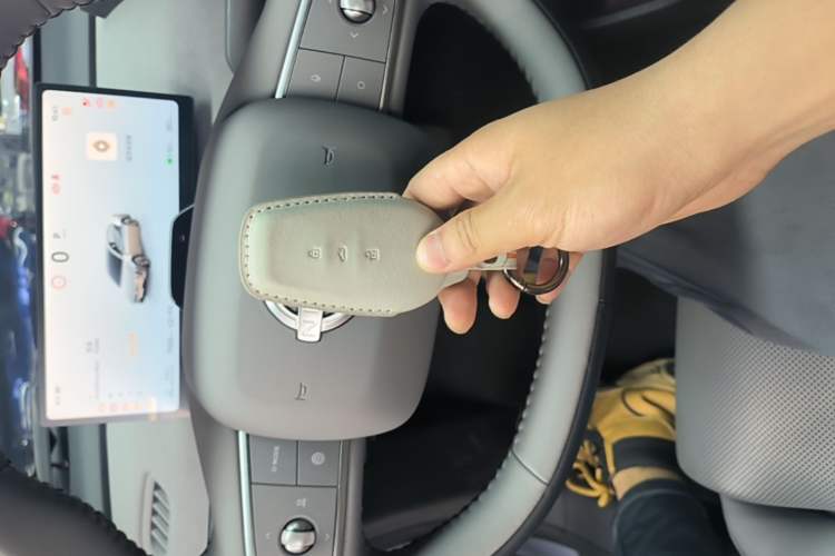 Used Nissan N7 2025 625 Max Vehicle Key
