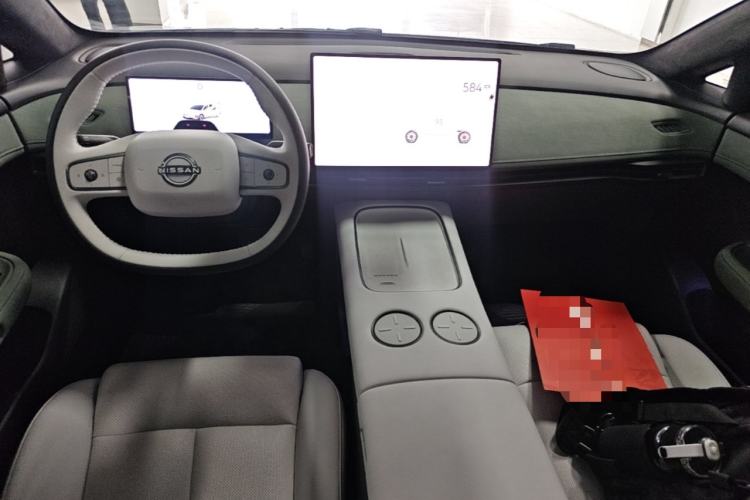 Used Nissan N7 2025 625 Max Center Console