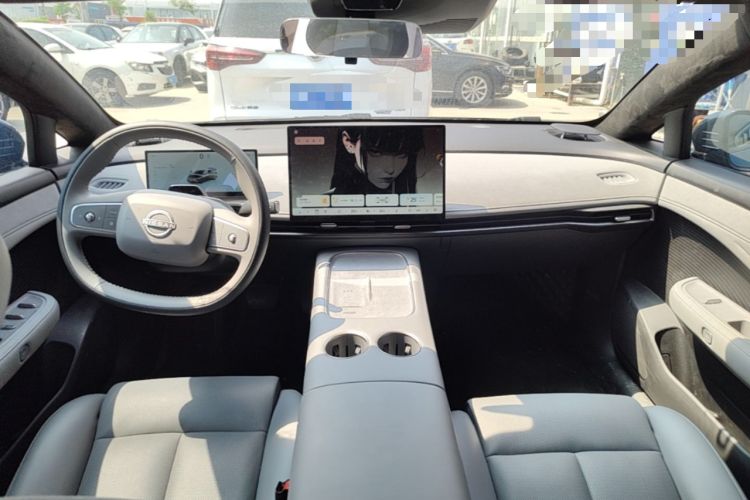 Used Nissan N7 2025 625 Max Center Console