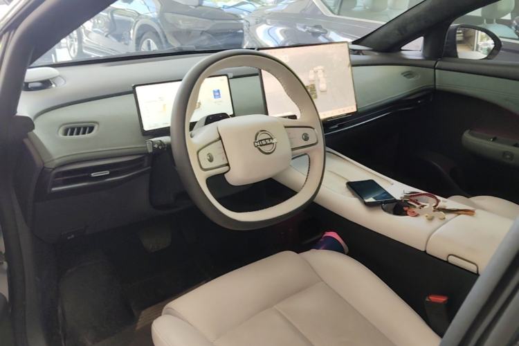 Used Nissan N7 2025 625 Max Center Console