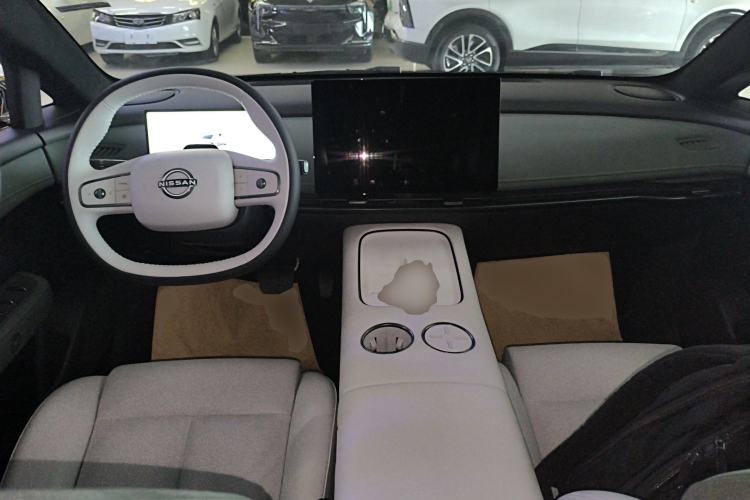 Used Nissan N7 2025 625 Max Center Console