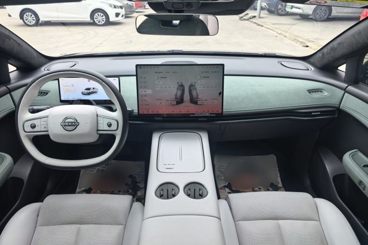 Used Nissan N7 2025 625 Max Center Console