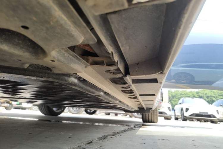 Used Nissan N7 2025 625 Max Chassis Front Left