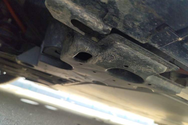 Used Nissan N7 2025 625 Max Chassis Front Left