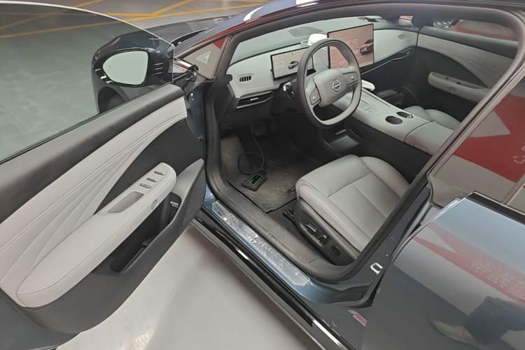 Used Nissan N7 2025 625 Max Driver Seat