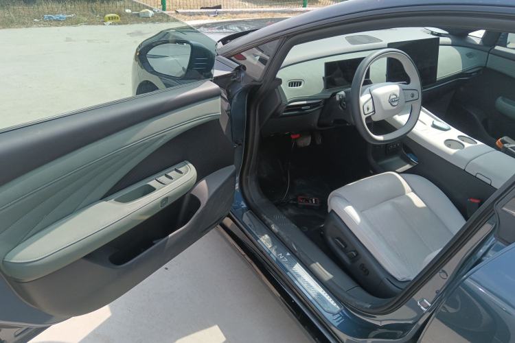 Used Nissan N7 2025 625 Max Driver Seat