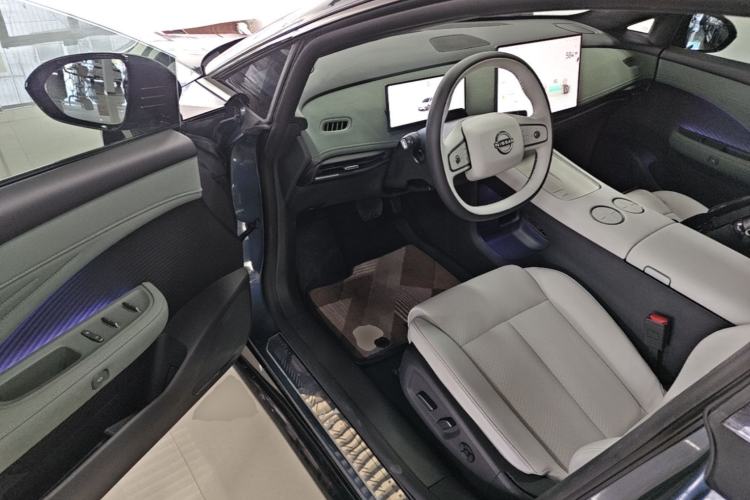 Used Nissan N7 2025 625 Max Driver Seat