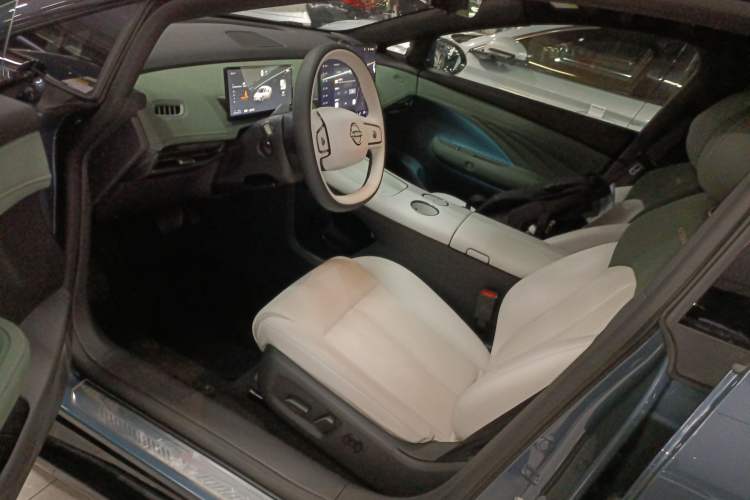 Used Nissan N7 2025 625 Max Driver Seat