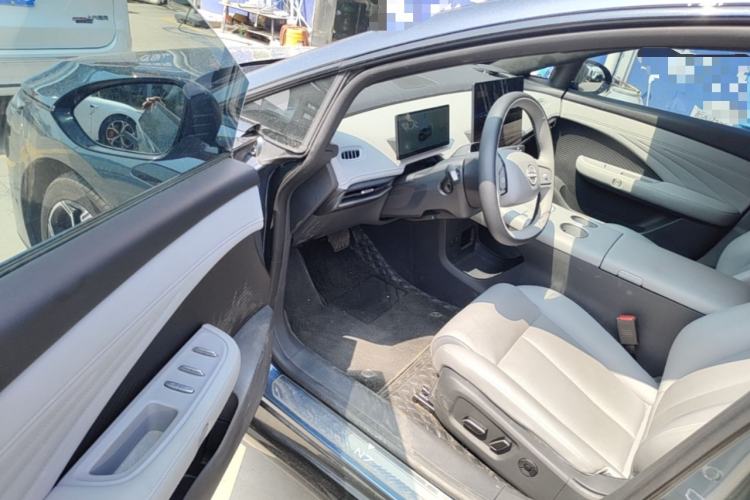 Used Nissan N7 2025 625 Max Driver Seat