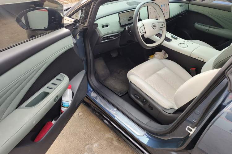 Used Nissan N7 2025 625 Max Driver Seat
