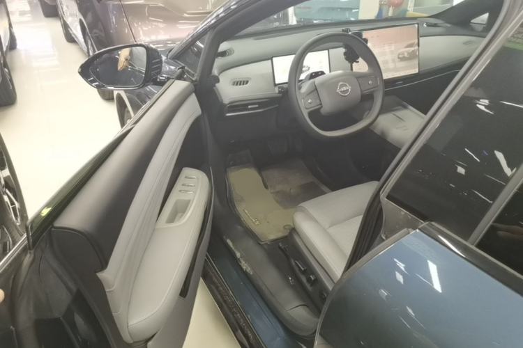 Used Nissan N7 2025 625 Max Driver Seat