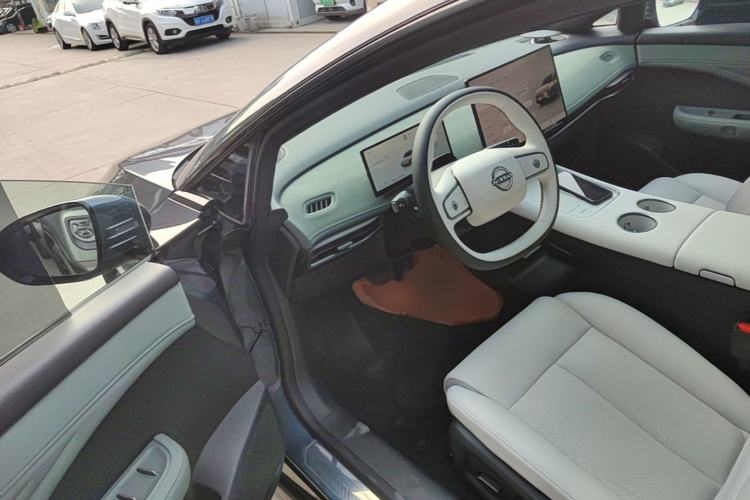 Used Nissan N7 2025 625 Max Driver Seat