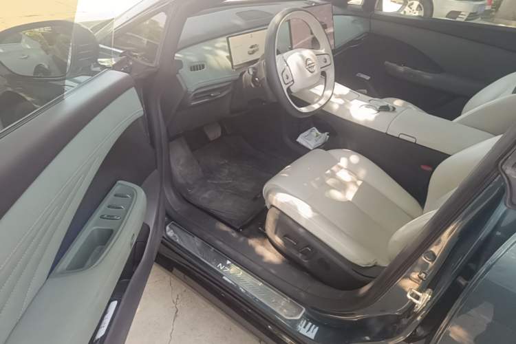 Used Nissan N7 2025 625 Max Driver Seat