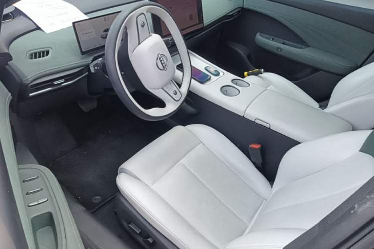 Used Nissan N7 2025 625 Max Driver Seat