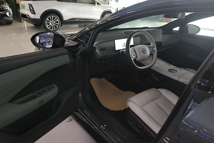 Used Nissan N7 2025 625 Max Driver Seat
